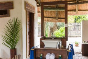 Lake Shore Lodge Lake Tanganyika - Tanzania - Banda bathrooms